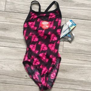 Arena practice suit size 28